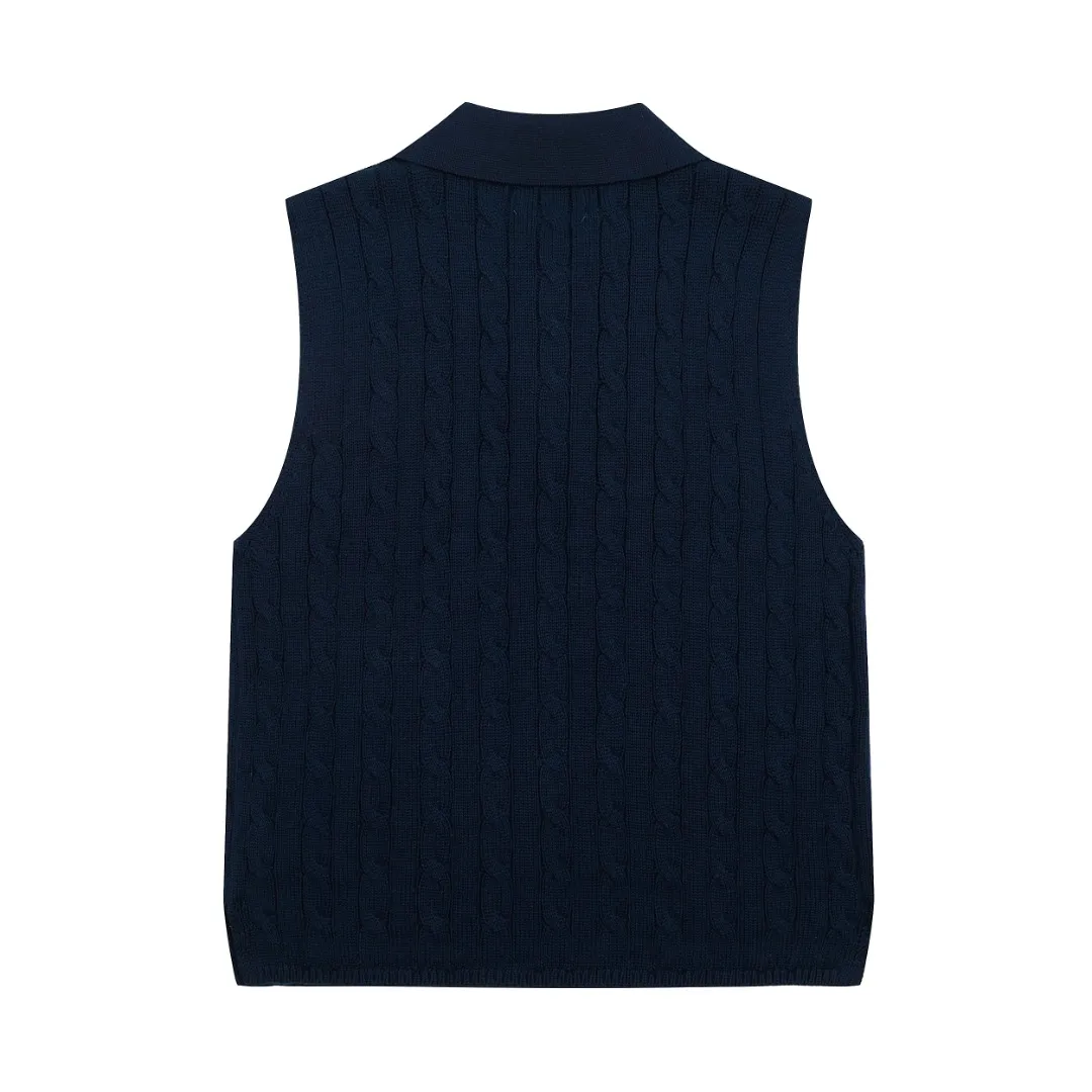P166 💰 "Top quality" Style number: DS023# (not off the shelves all year round) [Ralph Lauren POLO lapel solid color pony embroidered logo knitted vest short sleeves] ✅Ralph Lauren Ralph Lauren classic basic versatile all-season cardigan knitted POLO vest vest short sleeves ✅Main supplier platform live broadcast Wholesale entity Replacement when out of stock Not off the shelf ✅ZP quality 1:1 version Scan the code to enter the GF website Counter quality ✅Details and quality are the only one in Guangzhou. Imported quality cotton yarn, focusing on high-end, cost-effective. Needless to say good quality. ✅Restore the original version. The maximum size can be worn up to 150 pounds. Loose, comfortable and stress-free. Olive green, denim blue, Chinese red
